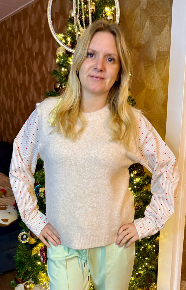 Sweater met hartjes mouw